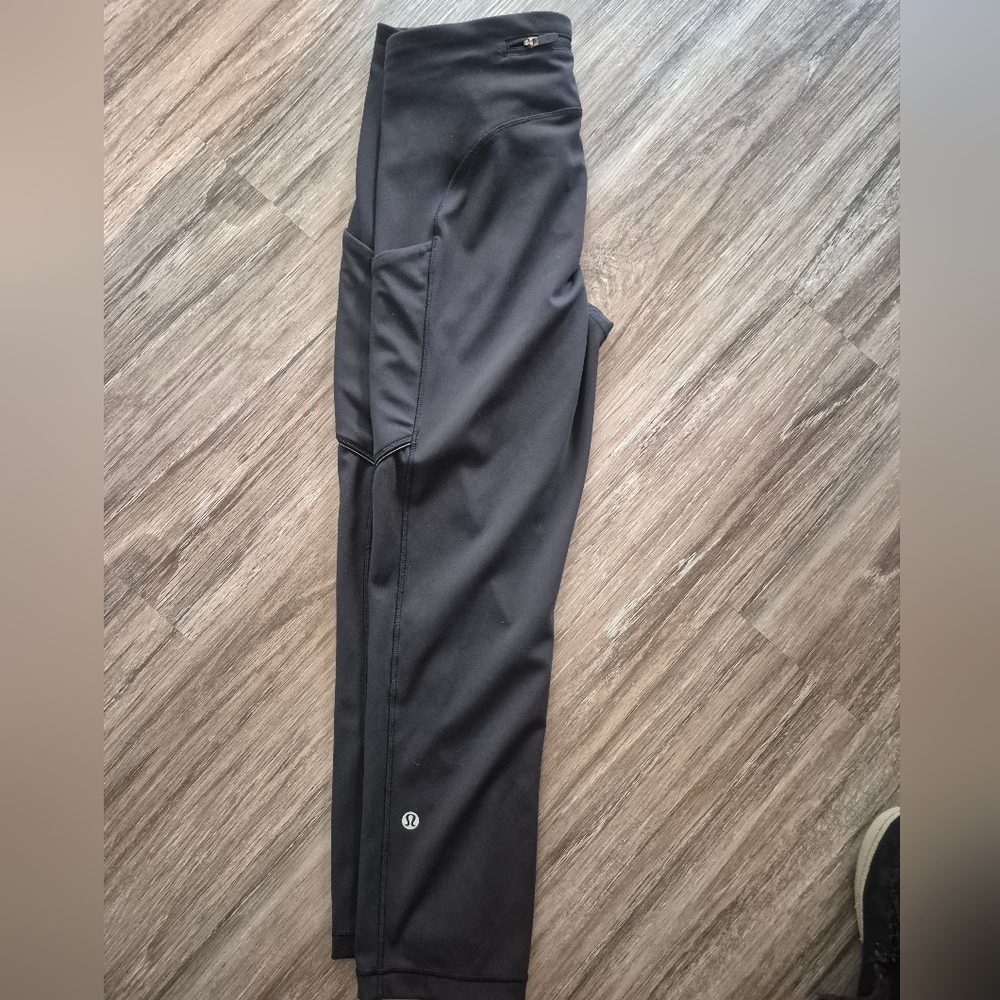 Lululemon Athletica Sz 6 Black 3/4 Leggings - Picture 2 of 4